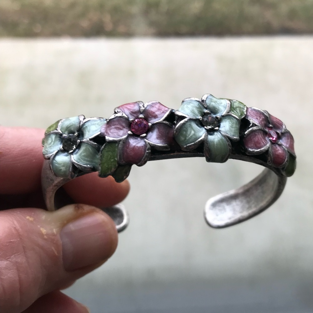 VINTAGE/ANTIQUE HEAVY ENAMEL AND RHINESTONE FLOWERED BRACELET